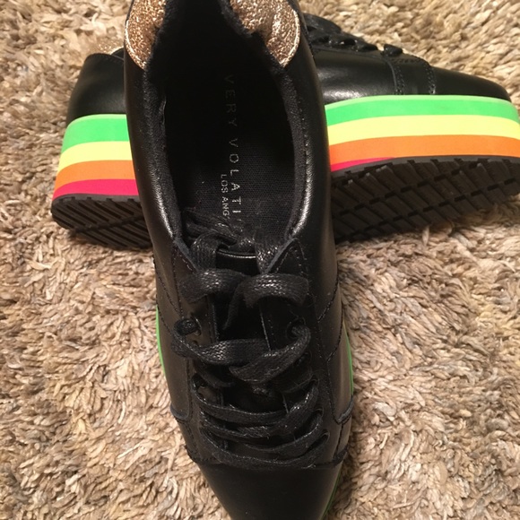 Very Volatile Juke Box - Picture 3 of 10